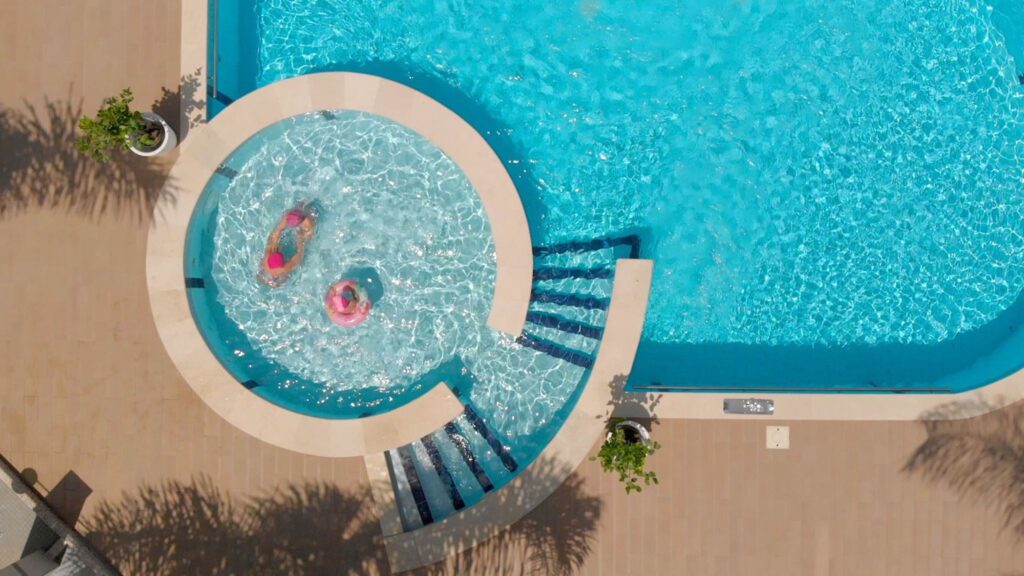 04_attico-vista-mare-e-piscina