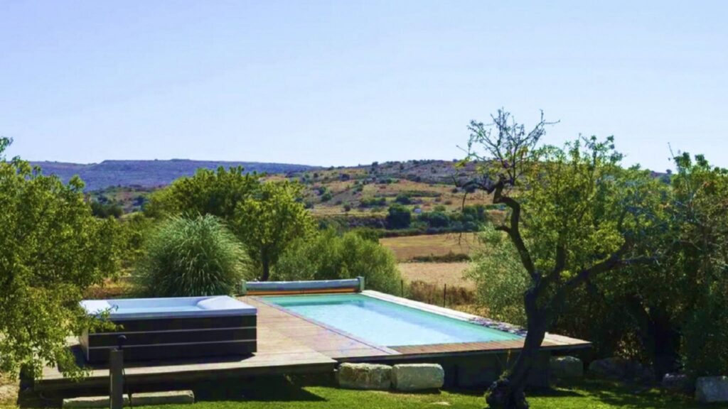 05_casale-del-mandorlo-piscina---jacuzzi-riscaldata