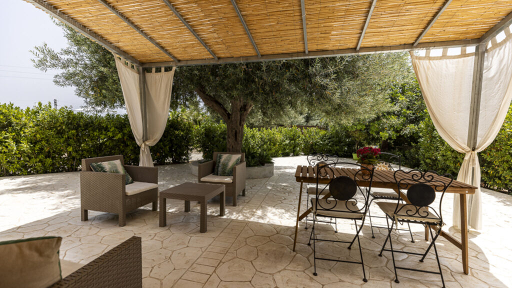 07_casa-dei-limoni-verde-con-piscina