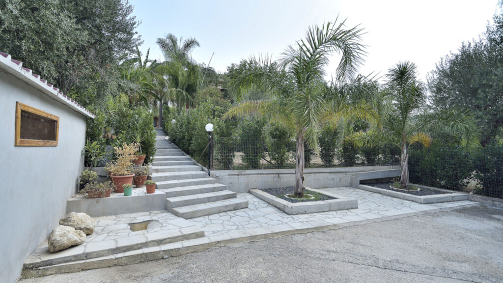 11_villa-del-colle-con-piscina-privata