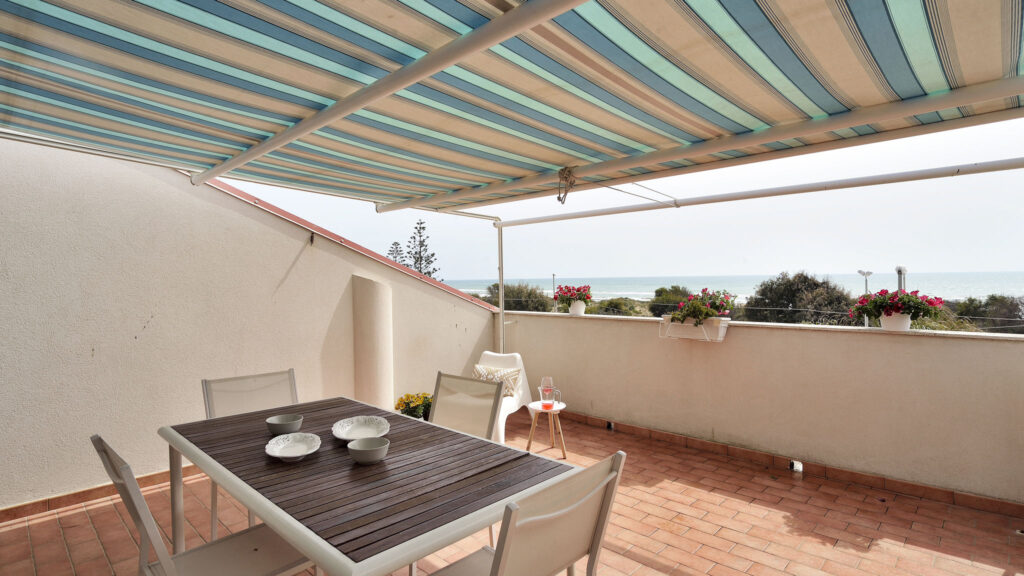 24_attico-vista-mare-e-piscina