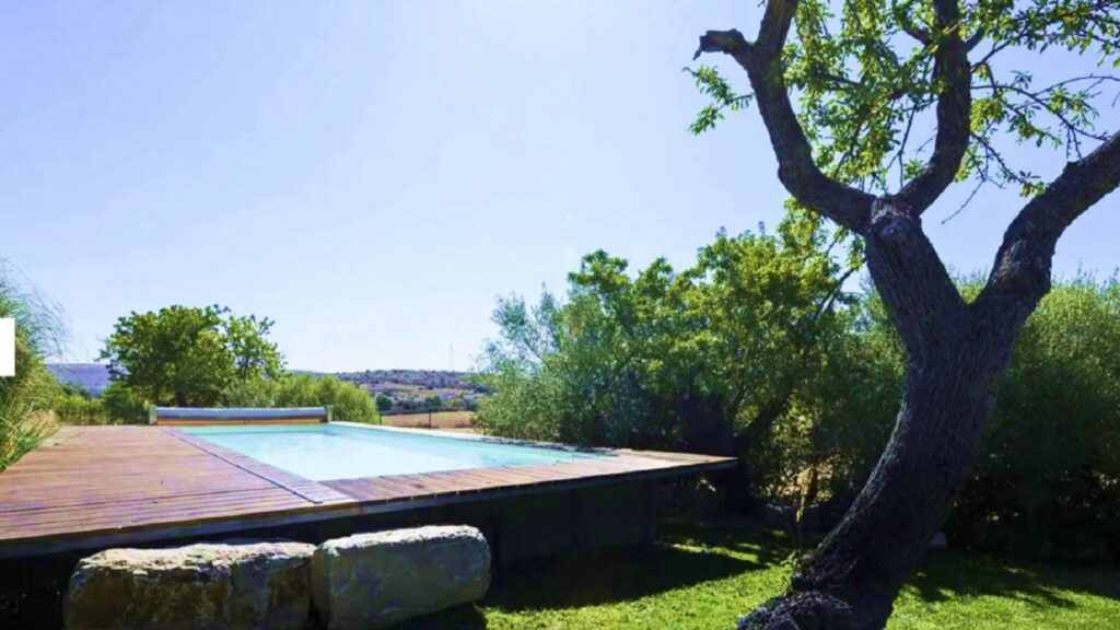 24_casale-del-mandorlo-piscina---jacuzzi-riscaldata