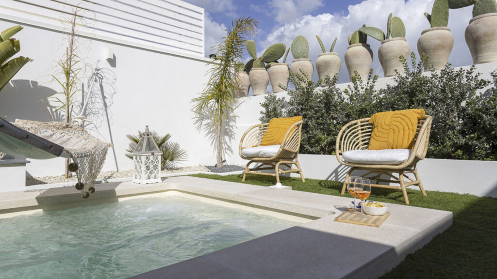 25_casa-un-tocco-di-blu-con-piscina-privata