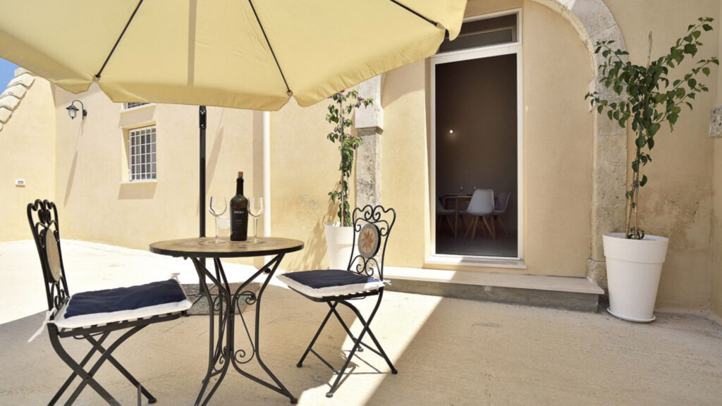 27_casa-dei-limoni-blu-con-piscina