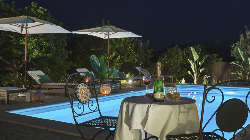 36_casa-dei-limoni-blu-con-piscina