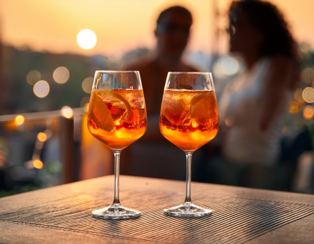 After-Work Aperitif im Abendlicht